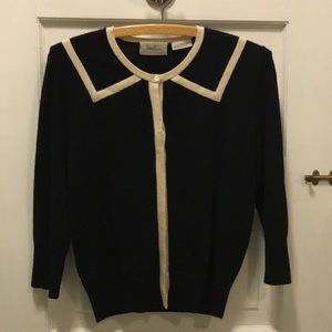 Neiman Marcus 100% cashmere sweater. Size Medium.